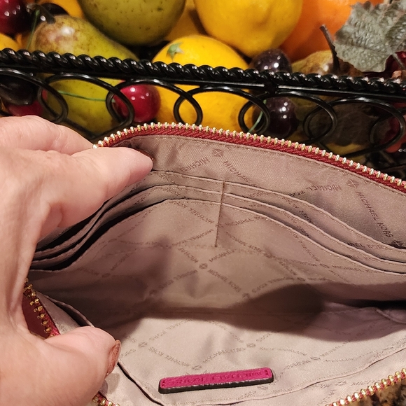 Michael Kors wristlet - Picture 2 of 2